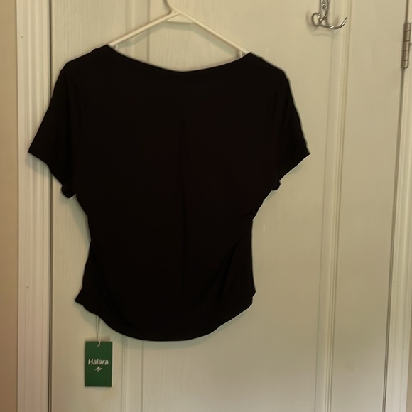 HALARA Cap Sleeve Curve Hem Top NWT - Picture 3 of 4
